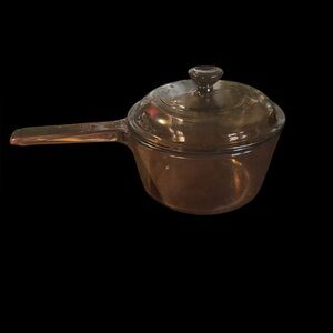 Visions CorningWare 1.5 Amber cooking pot with lid. VTG.